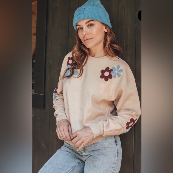 NaNa the Brand Sweaters - NaNa the Brand Flowers Crewneck Sweater NWT Size XS